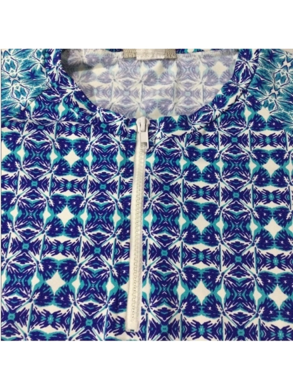 Tommy Bahama RashGuard
Small - Picture 5 of 8